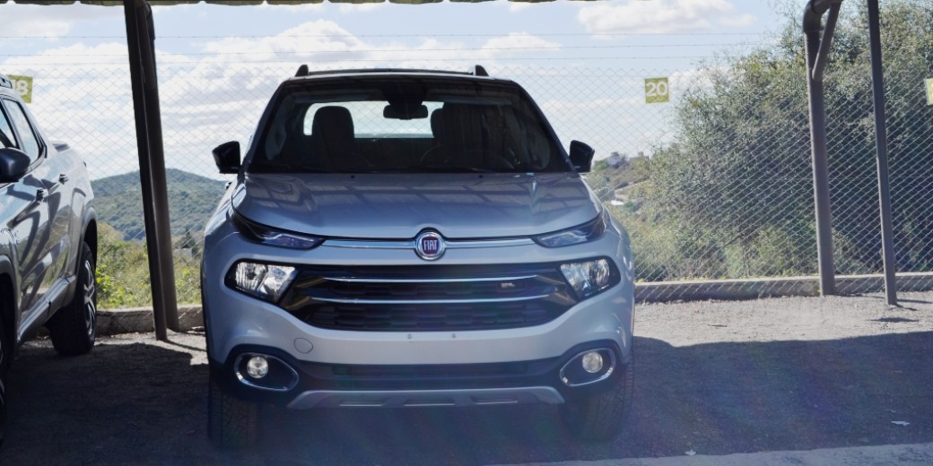 Fiat Toro frente