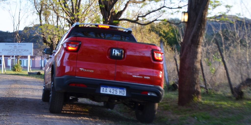 fiat toro atras
