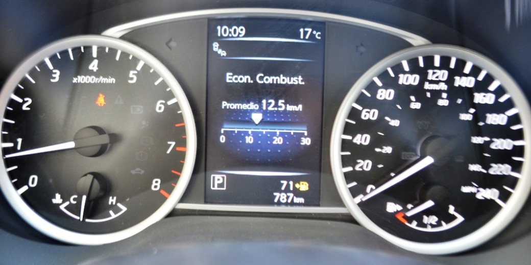 Nissan Sentra interior 4