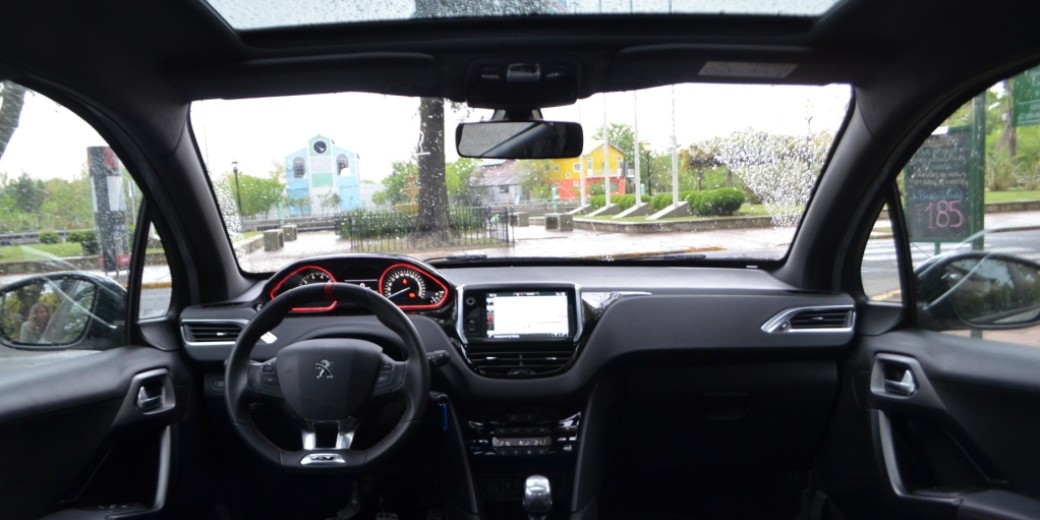 Peugeot 208 GT interior