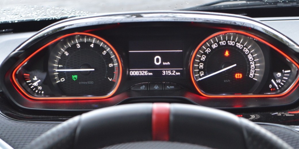 Peugeot 208 GT interior 3