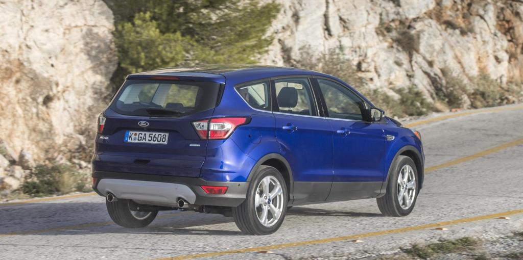 Ford Kuga atras