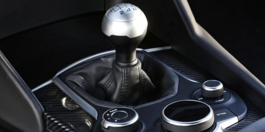 Alfa-Romeo_Giulia-Quadrifoglio_41