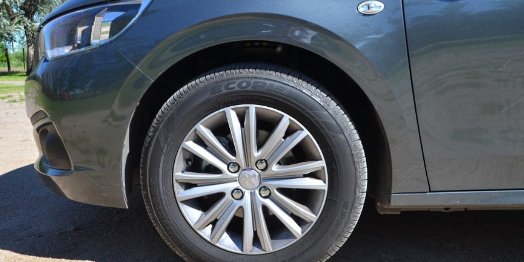 peugeot 301 llanta