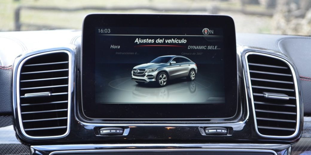 Mercedes Benz GLA 400 pantalla tactil