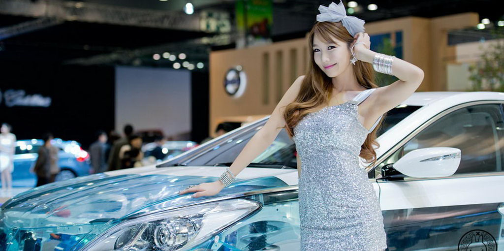 Lovely-Korean-model-Go-Jung-Ah-at-Seoul-Motor-Show-2013-01