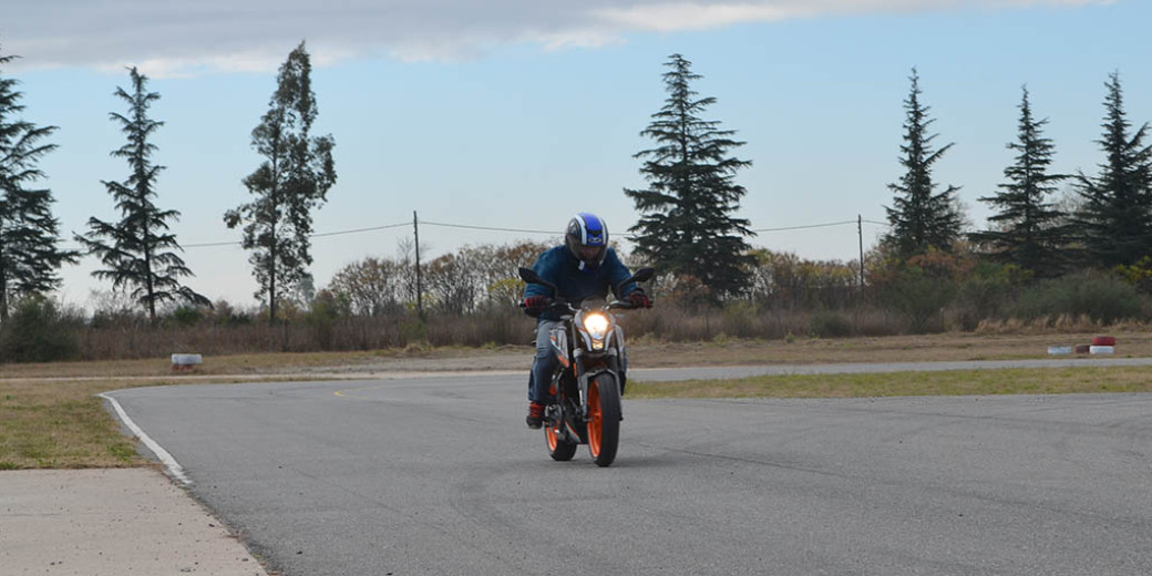 En accion KTM Duke 390