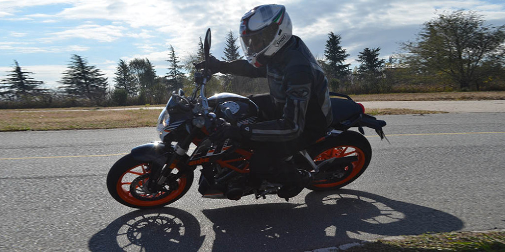 En accion KTM Duke 390