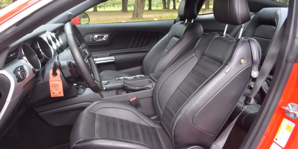 Ford Mustang interior 3