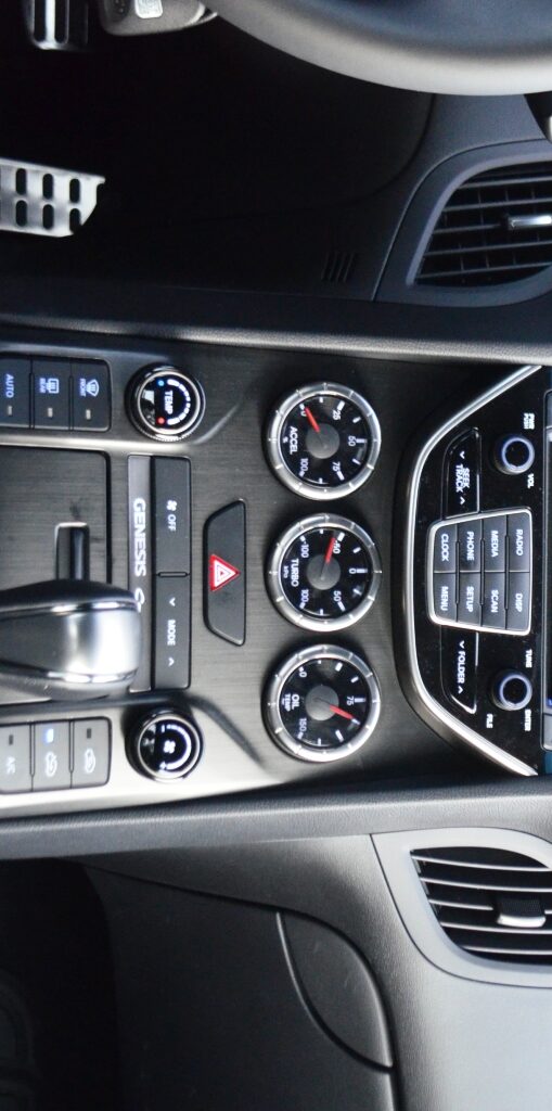 Hyundai Genesis interior 3