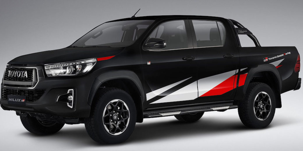 Toyota Hilux negra