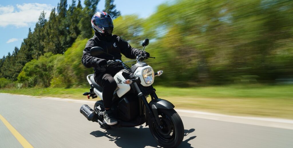 La Honda NAVi es una moto ultra liviana.